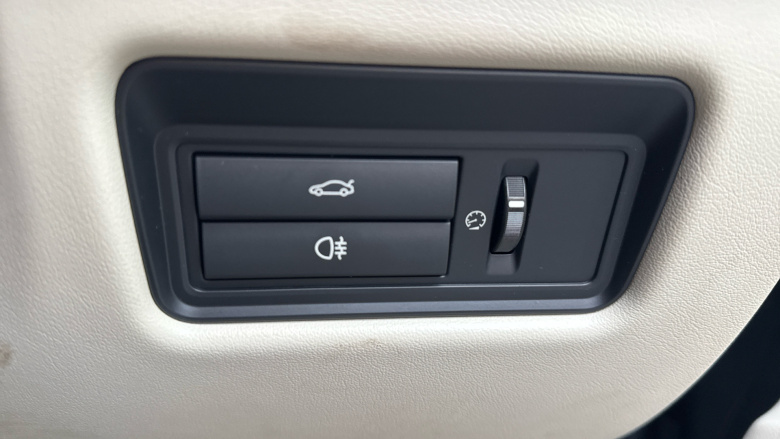 Jaguar XJ 3.0d V6 Portfolio 4dr Auto Diesel Saloon